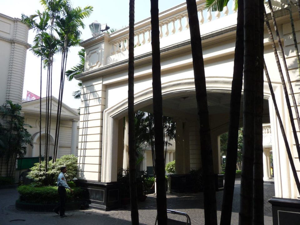 Hoteleinfahrt Hotel The Oberoi Grand