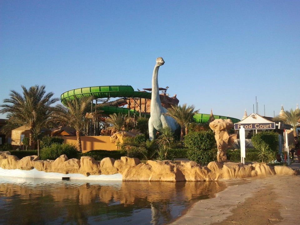У бассейна с искуственной волной  Pickalbatros Aqua Blu Resort - Sharm El Sheikh