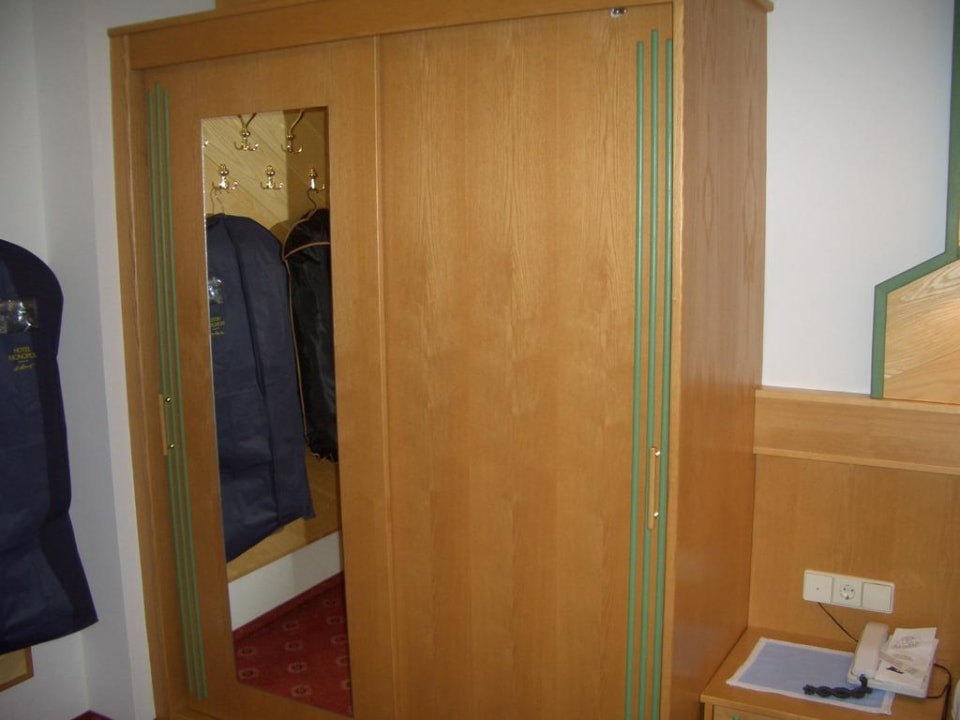 Schrank Hotel Berghof