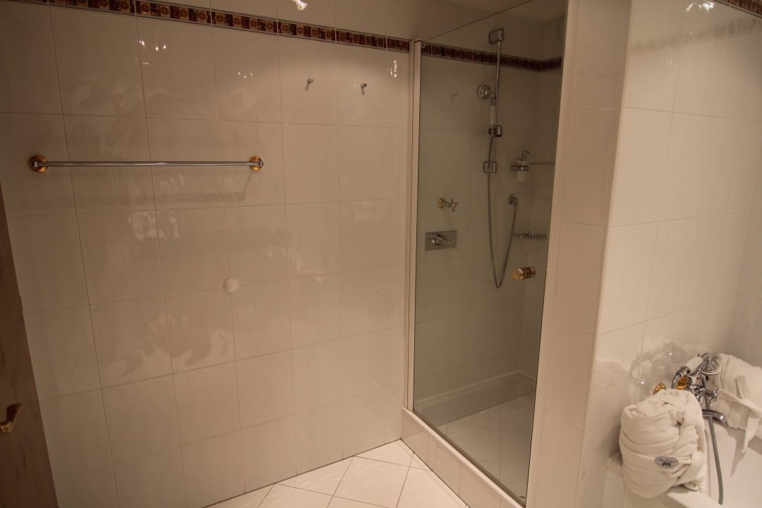 Dusche Landhaussuite AMONTI Wellnessresort