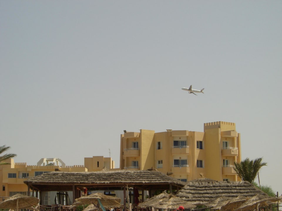 Flughafen hinter dem Hotel Skanes Serail Aquapark