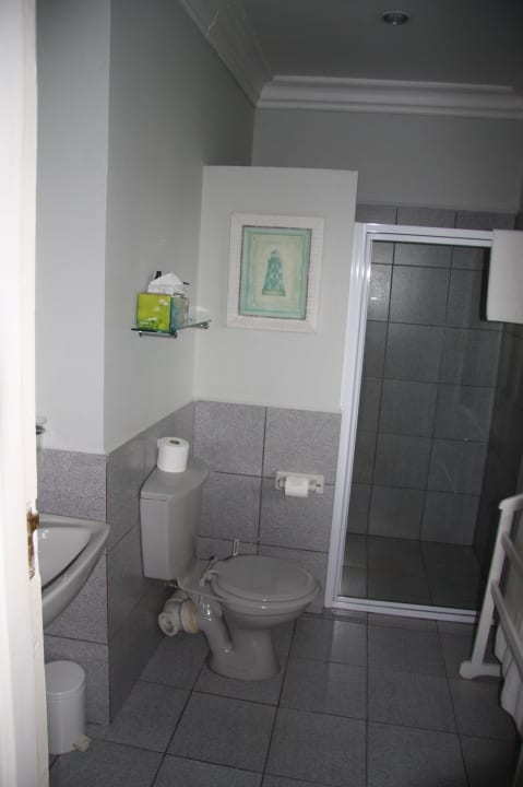 Klo mit Dusche  Roseroc Boutique Guesthouse