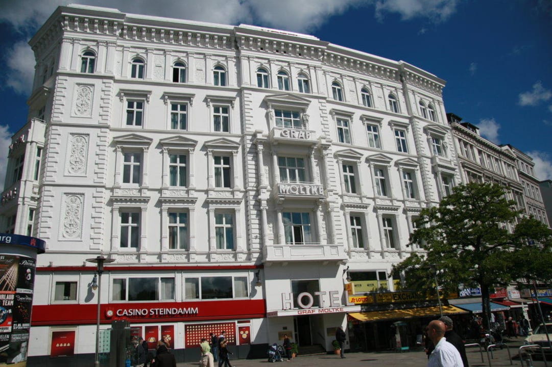 Frontansicht Hotel Graf Moltke