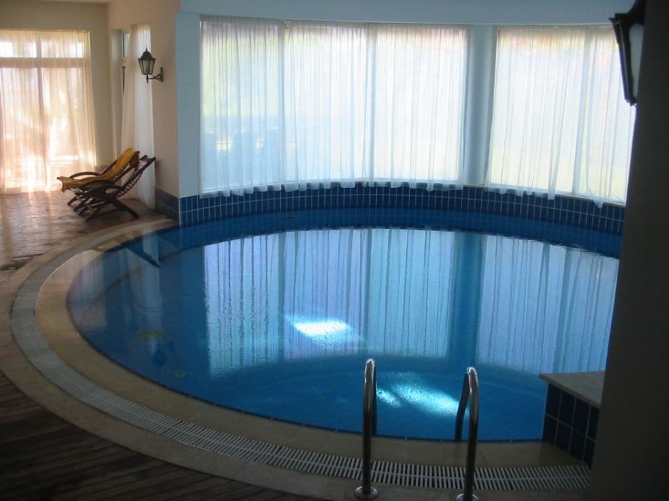 Pool  in der Präsidentenvilla Papillon Ayscha