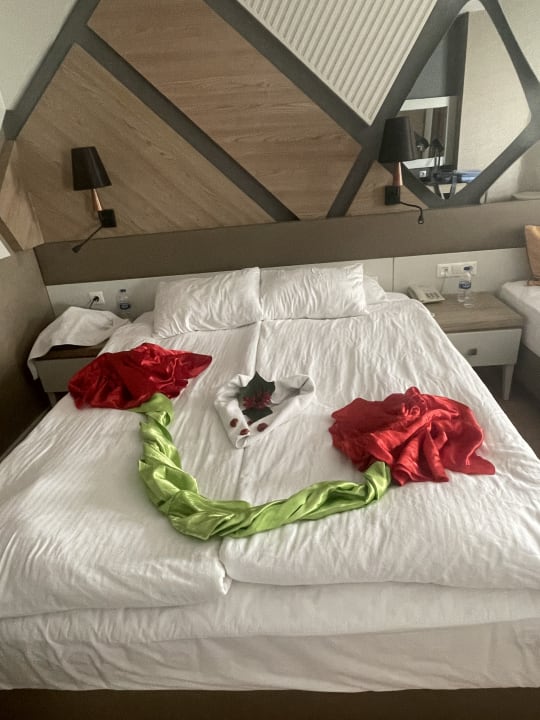 Zimmer Saturn Palace Resort Hotel