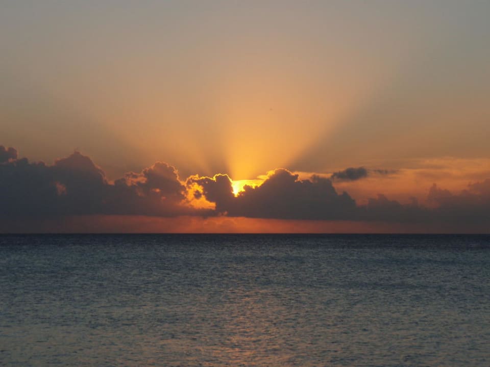 Sonnenuntergang von der Bar aus Sun Siyam Olhuveli