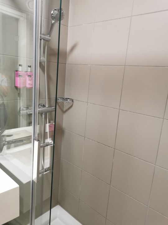 Zimmer MOXY Vienna Airport
