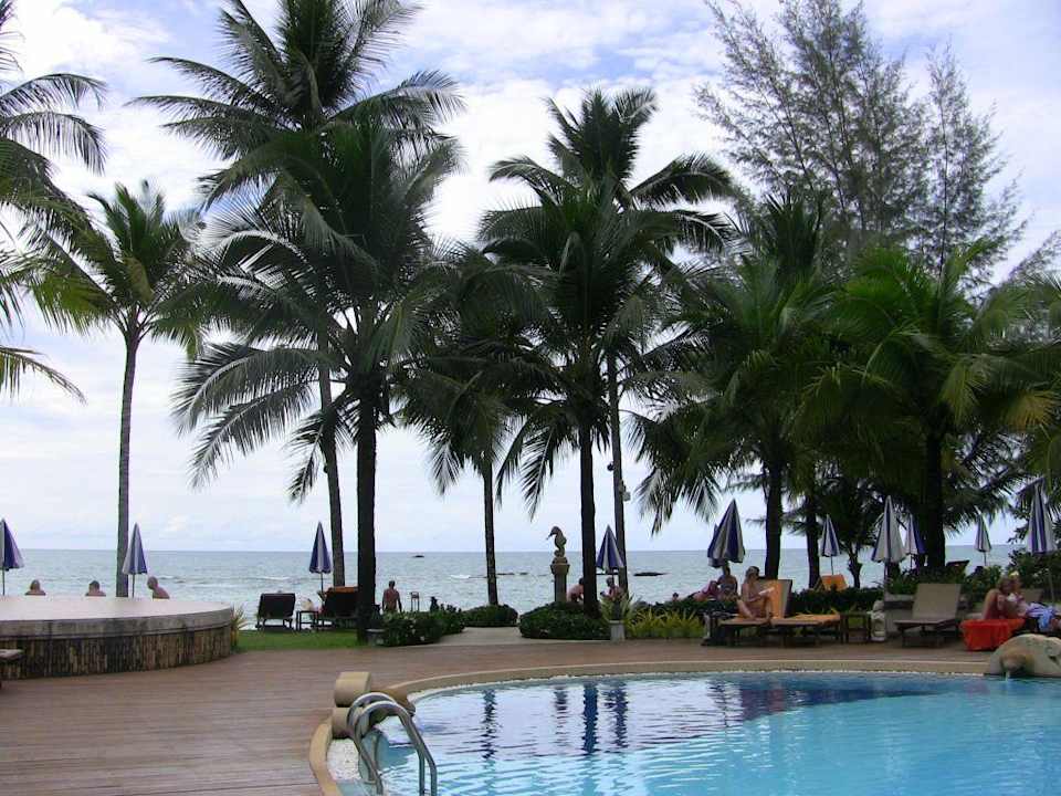 Pool vorne am Strand Khao Lak Bayfront Resort
