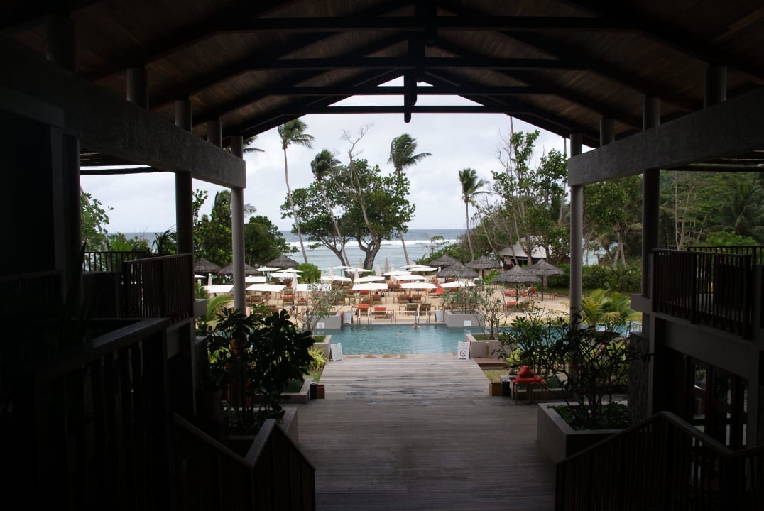 Blick von der Rezeption Kempinski Seychelles Resort