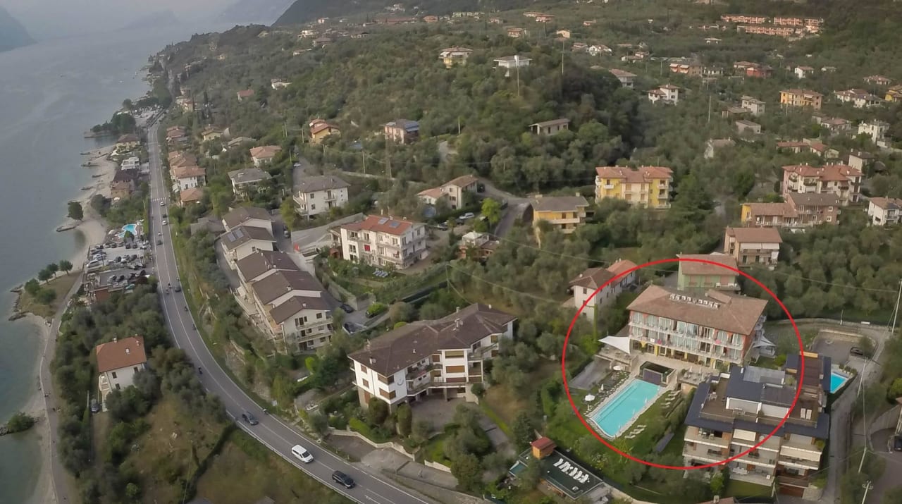 Hotelanlage. Von einer Drohne aufgenommen Hotel Internazionale