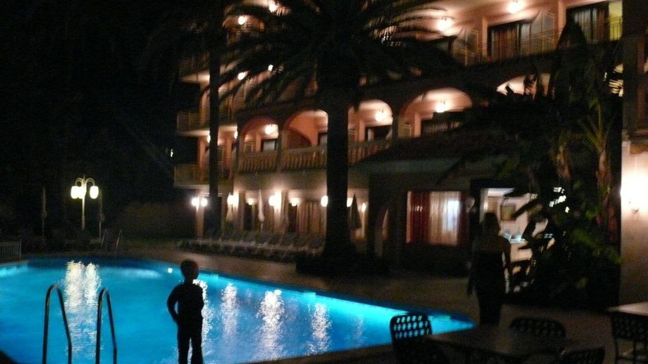 Ruhepool "by night" allsun Hotel Lago Playa Park