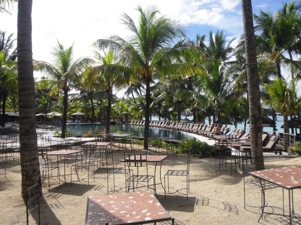 Pool an der Baywatch Bar Mauricia Beachcomber Resort & Spa