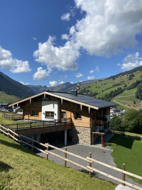 Außenansicht Familienresort Ellmauhof – das echte All Inclusive