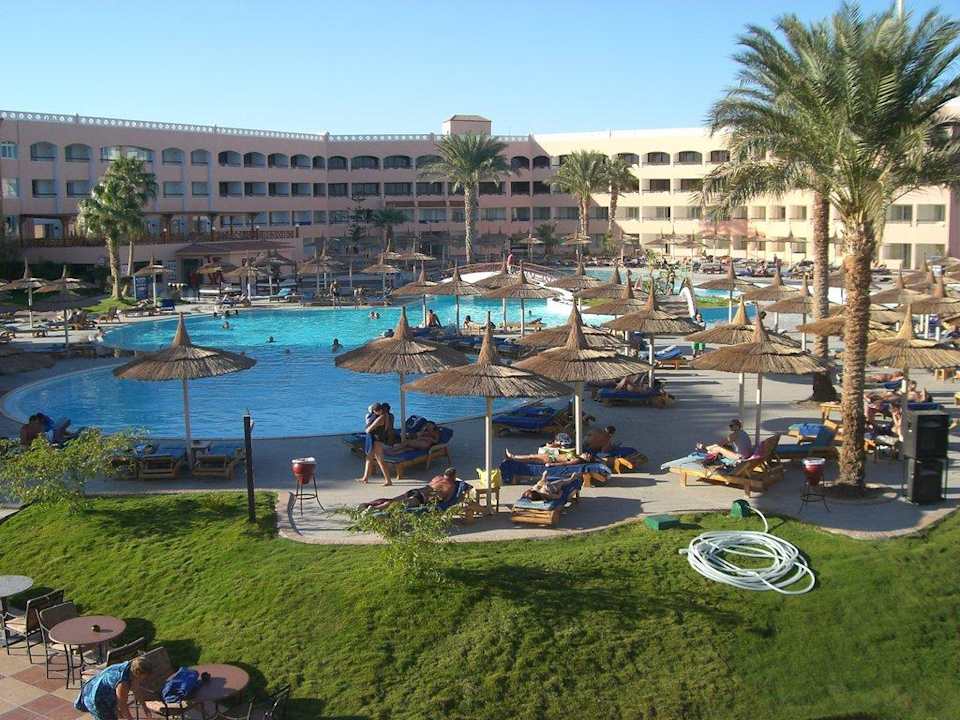 Hauptpool und Haupthaus Beach Albatros Resort