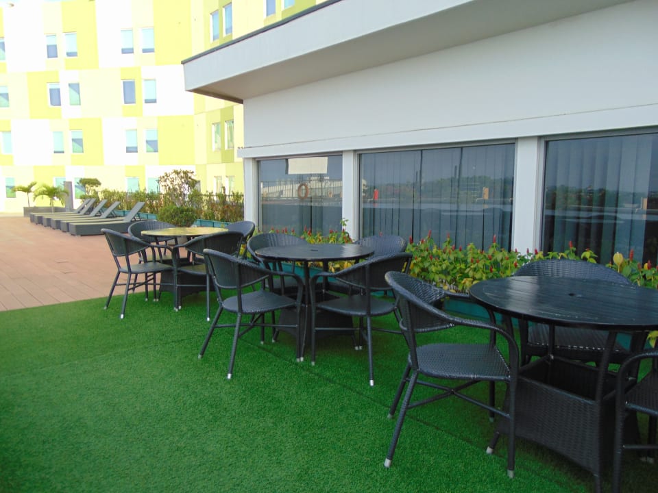 Pool Swiss-Belhotel Airport Jakarta