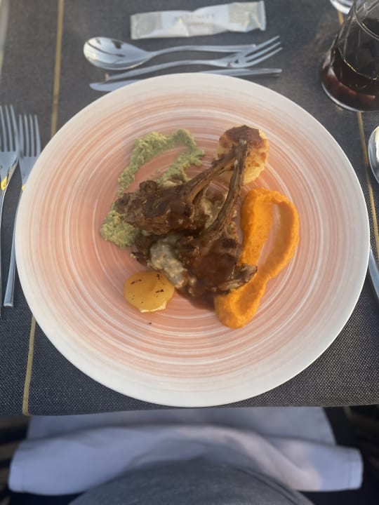 Gastro Serenity Queen Hotel