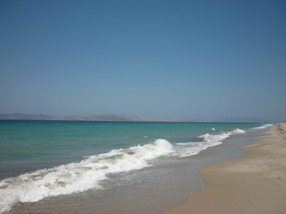 Kilometerlanger Sandstrand Neptune Luxury Resort