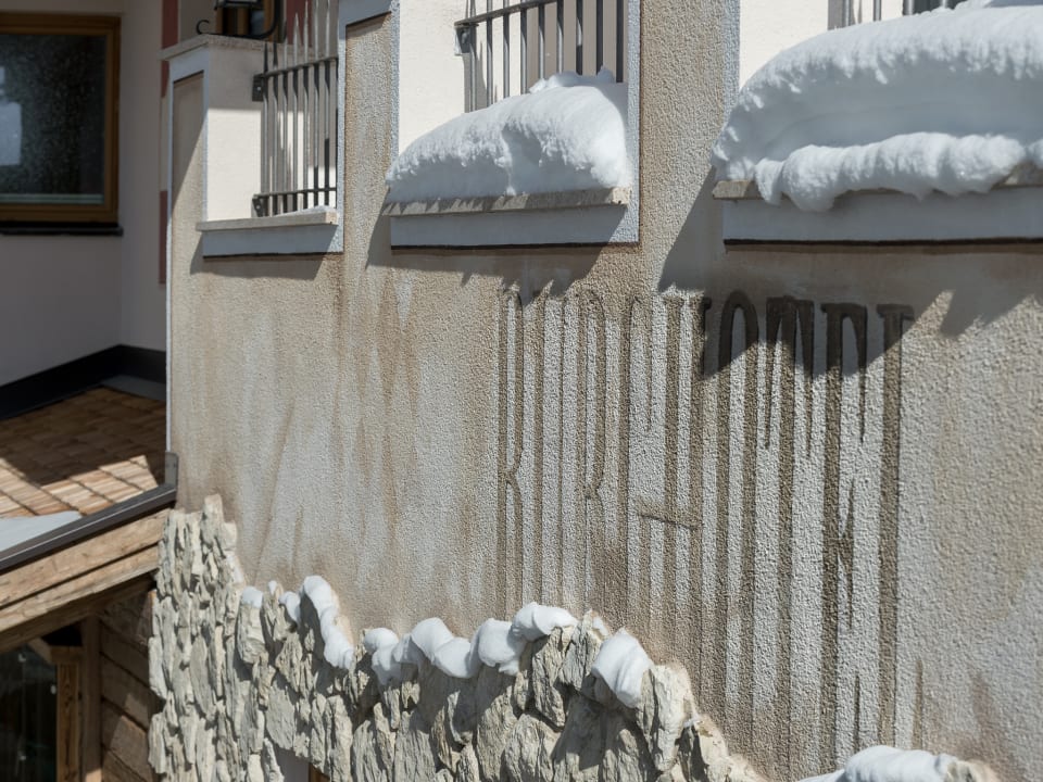 Außenansicht Burghotel Alpenglühn