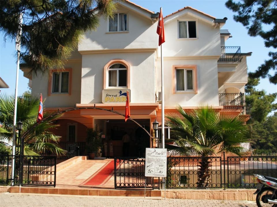 Frontansicht des Hotels Hotel Forest Park