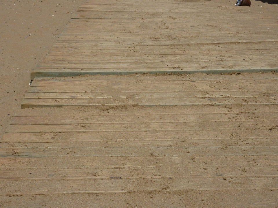 Holzsteg zum Strand Diamond Excellence Resort & Spa