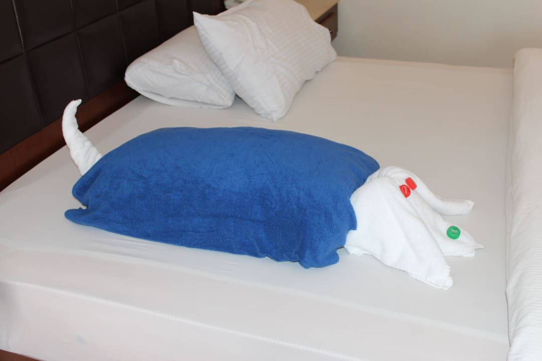 Kunstwerke im Zimmer ( toller Service ) Pickalbatros Alf Leila Wa Leila Resort - Neverland Hurghada