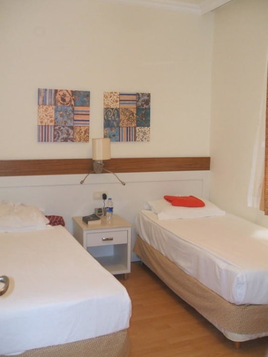 1.Schlafzimmer mit Klimaanlage Hotel Oleander