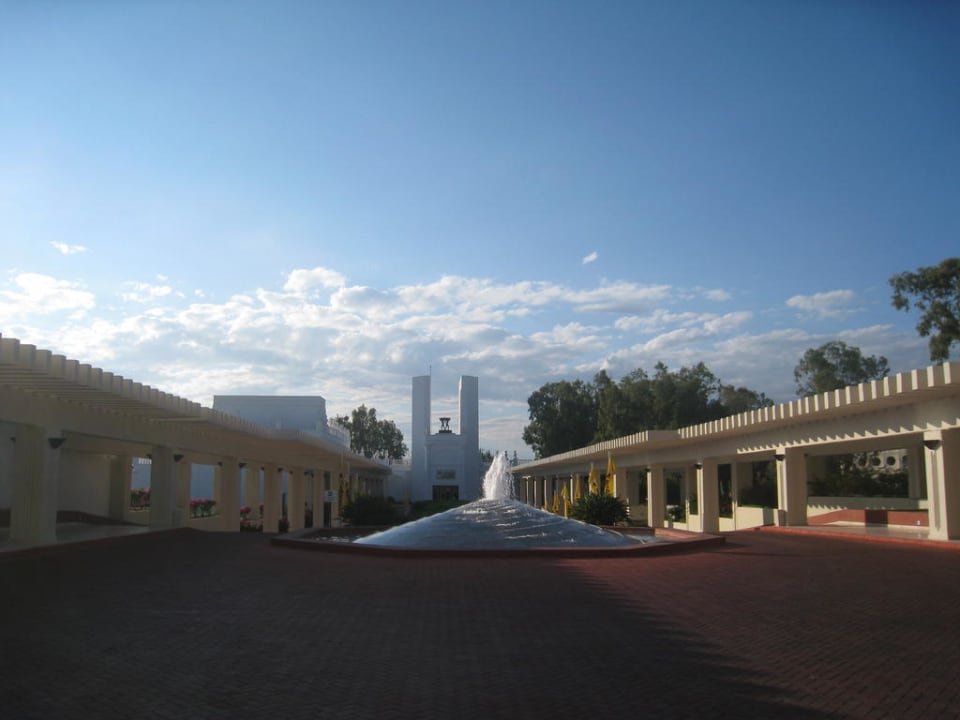 Die Zufahrt zum Hoteleingang Monachus Family Resort Sorgun