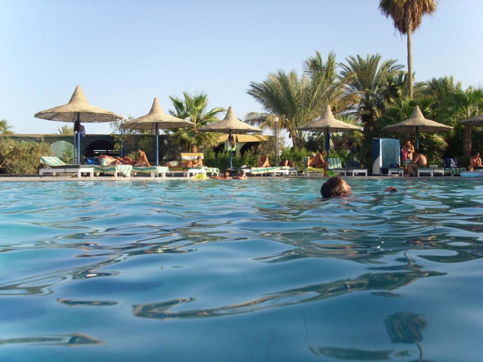 Blick zum Liegeplatz am Pool Giftun Azur Resort