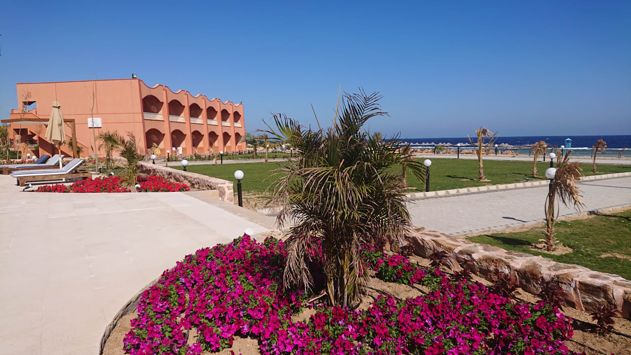 Gartenanlage Three Corners Happy Life Beach Resort