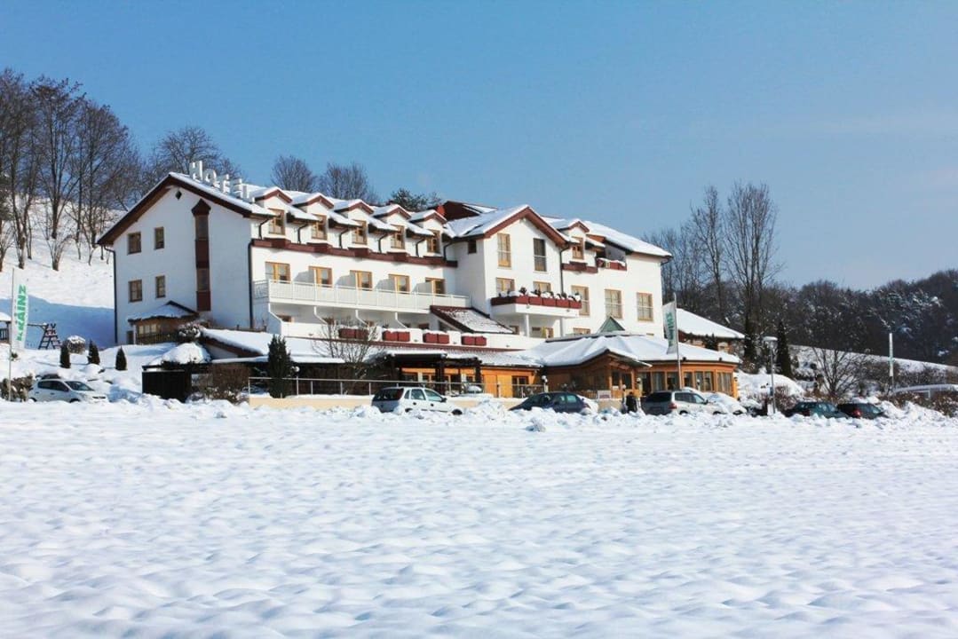 Vital Hotel im Winter von Westen Vital Hotel Krainz Loipersdorf