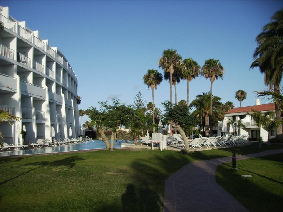 Blick auf die Poolanlage Sunprime Atlantic View