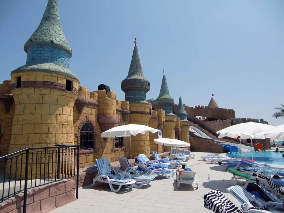 Aussenanlage am Pool TUI BLUE Palm Garden