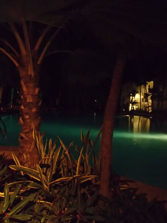 Pool Hotel Traveller's Club