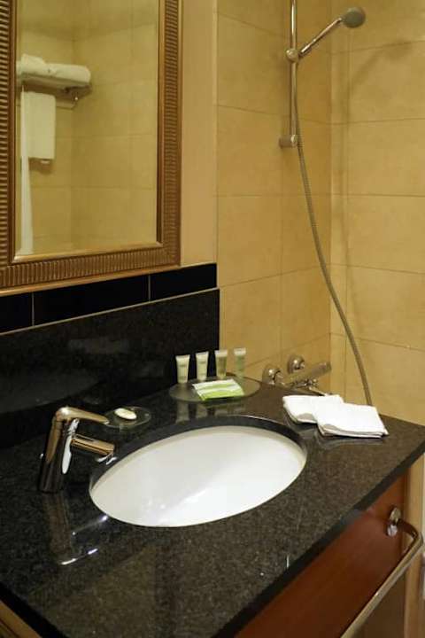 Łazienka Hotel Courtyard by Marriott Warsaw Airport