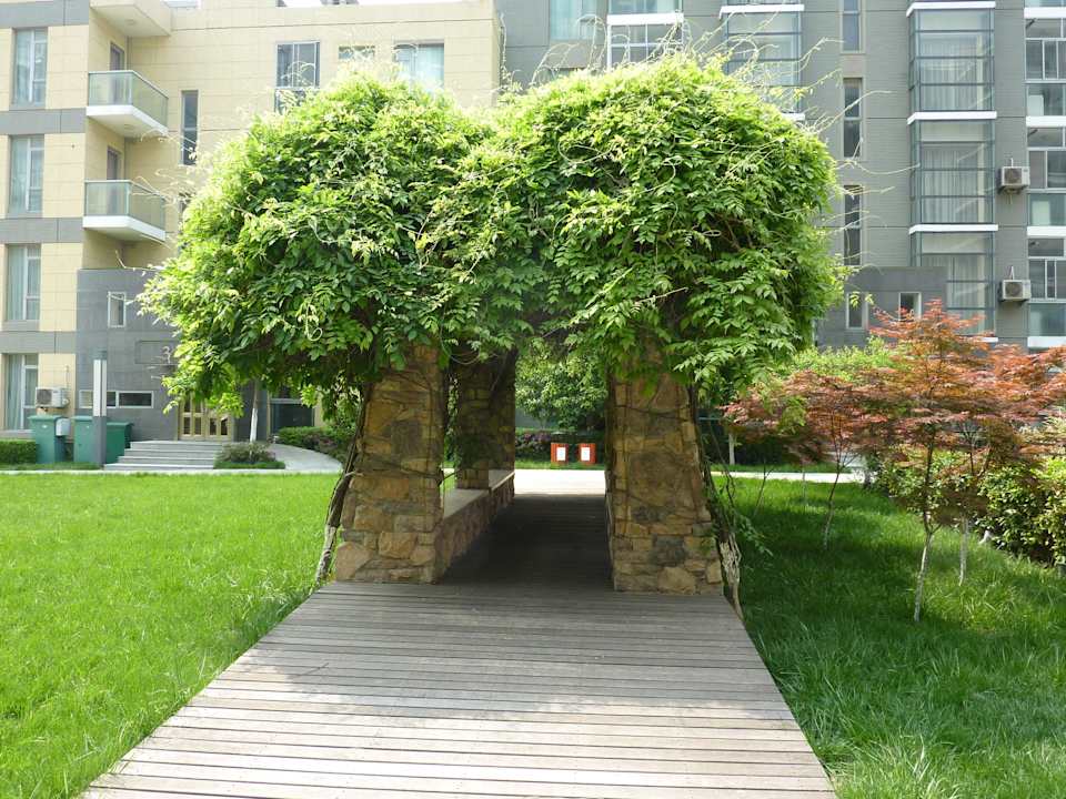 Teil des Innenhofes Hotel Chateau Regency