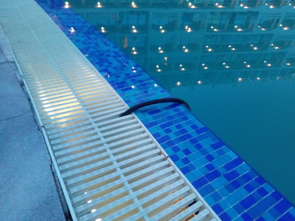 Pool Chaika Beach & Spa Hotel