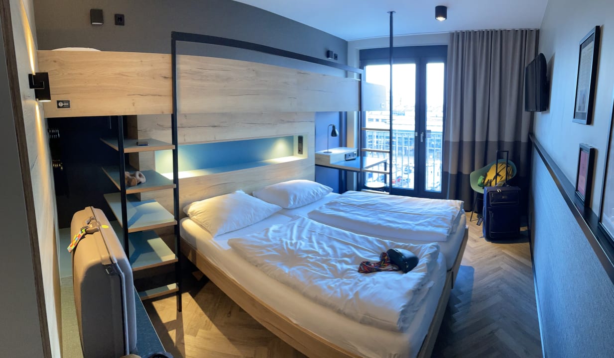 Zimmer Schulz Hotel Berlin Wall at the East Side Gallery