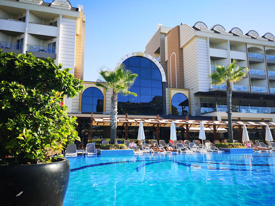 Pool Mary Hotel Side