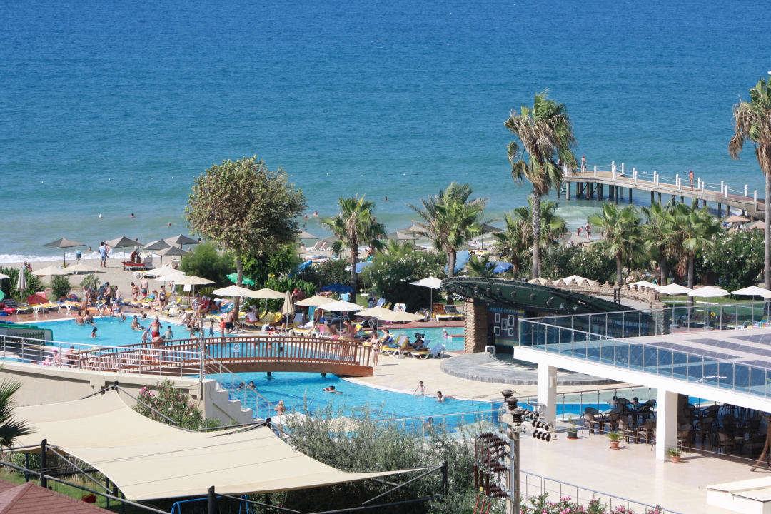 Linke Seite vom Ausbick Hotel Royal Garden Beach