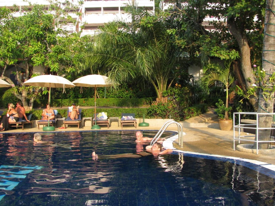 Einer von den Pool`s Best Western Phuket Ocean Resort