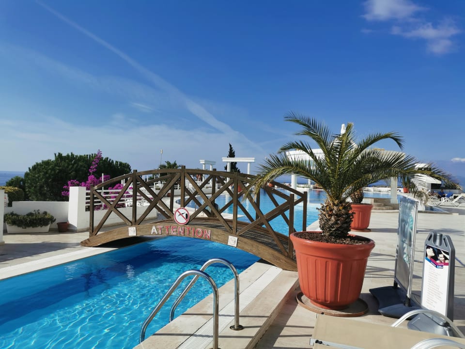 Pool Korumar Hotel De Luxe