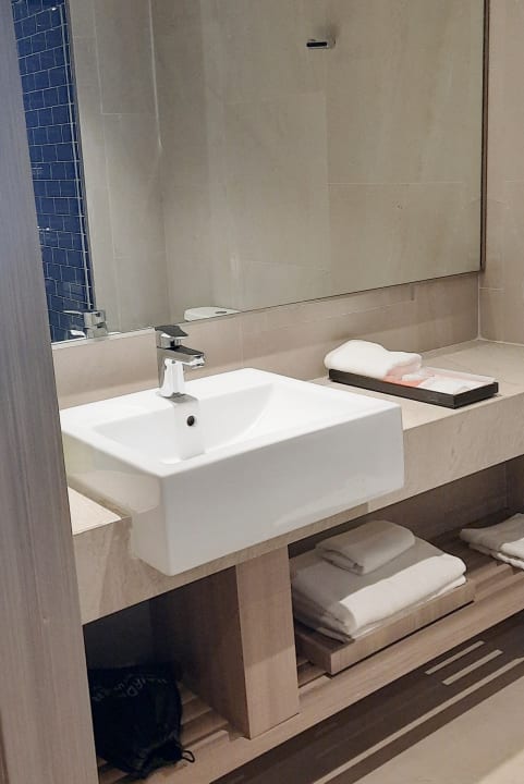 Zimmer Modena by Fraser Buriram