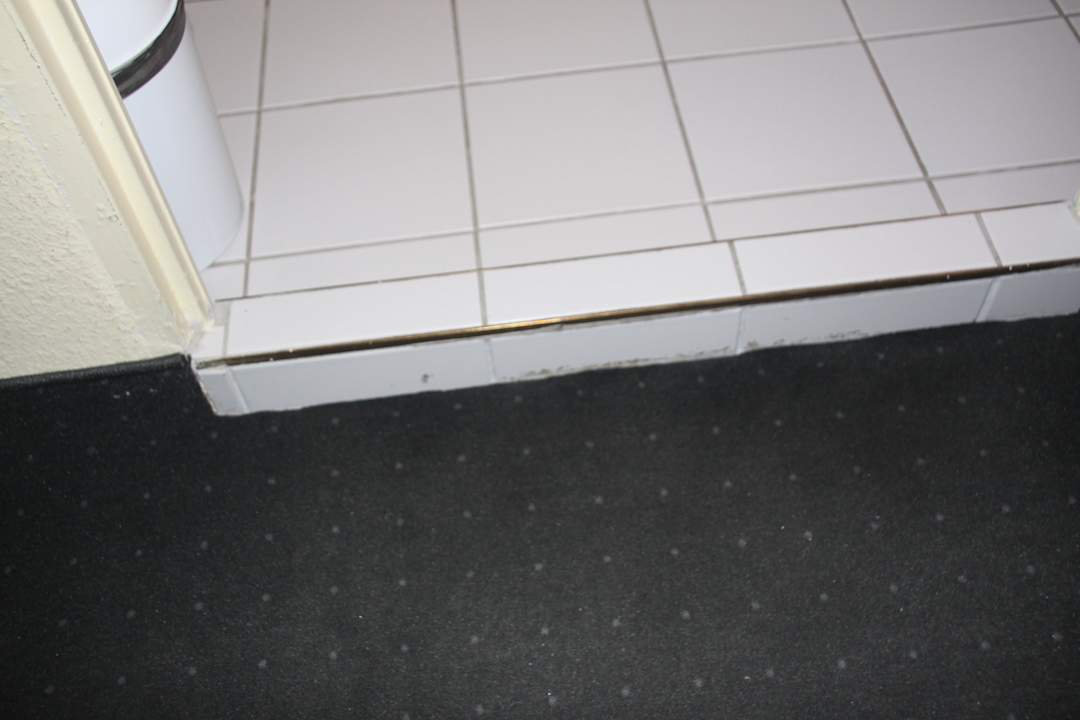 Gefährliche Kante zum Bad Days Inn Leipzig City Centre