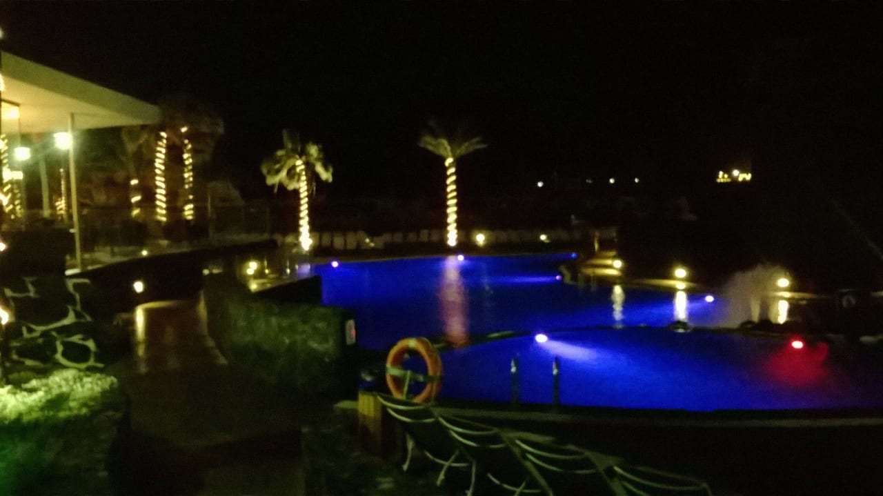 Nocny wygląd basenu Barceló Fuerteventura Castillo