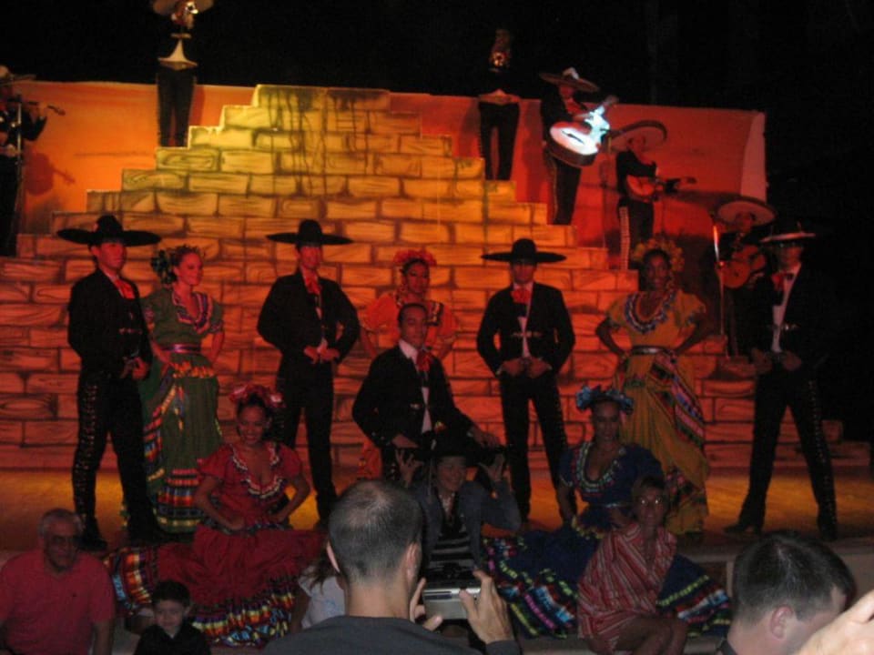 Die Abendliche Show Grand Palladium Kantenah Resort & Spa