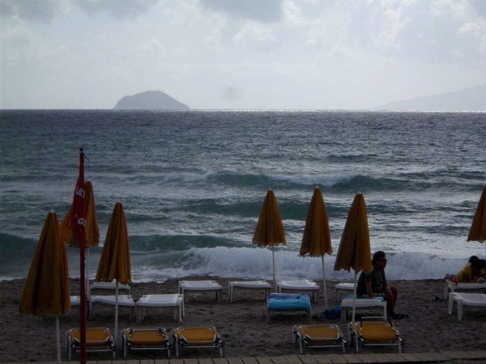 Hoher Wellengang Porto Bello Beach