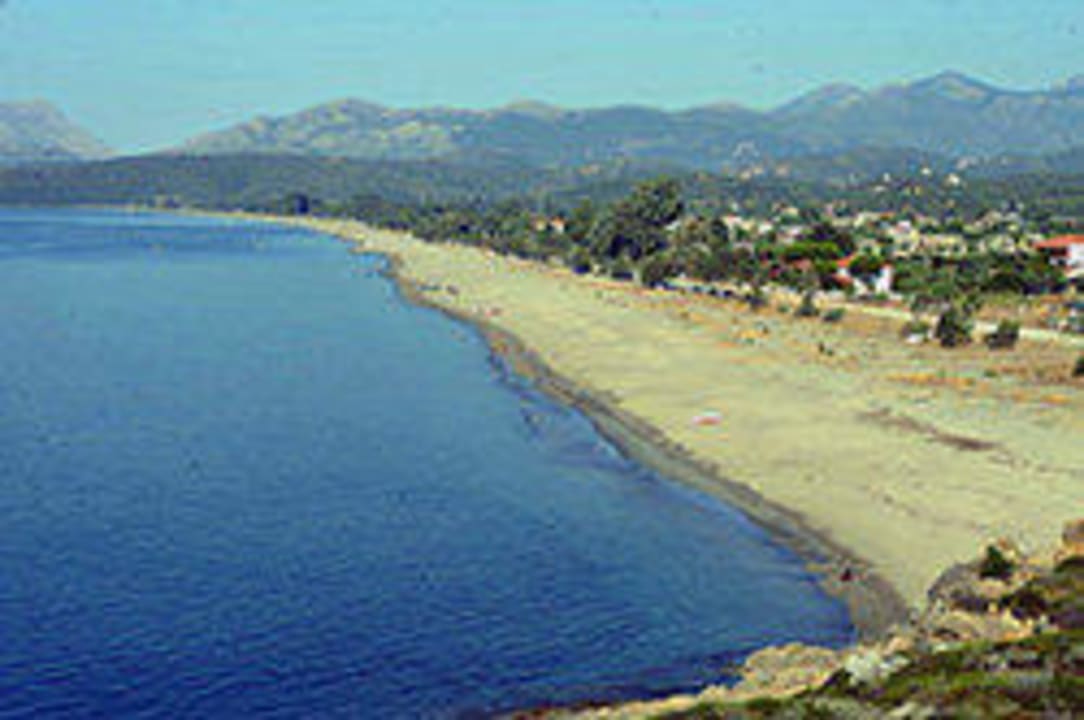 Extended view of front mavrovouni beach Villa Drossia