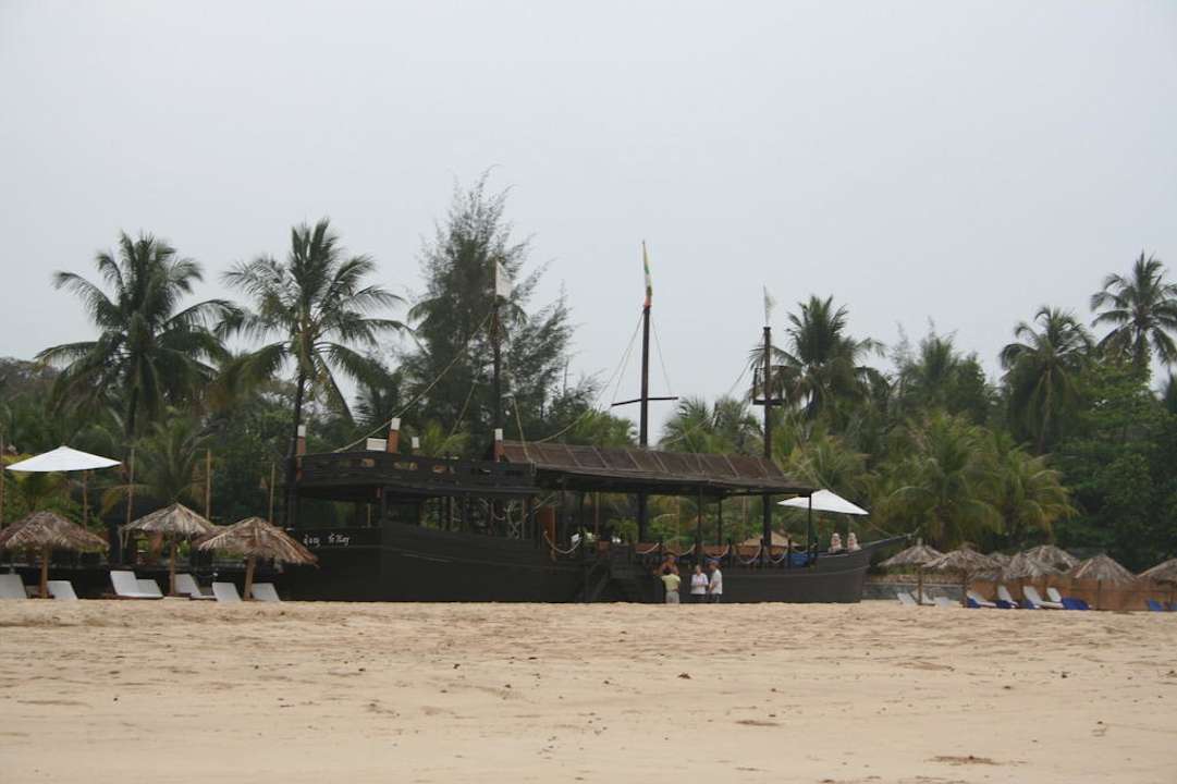 Vom Meer Richtung Schiffsbar Aureum Palace Hotels & Resorts Ngapali