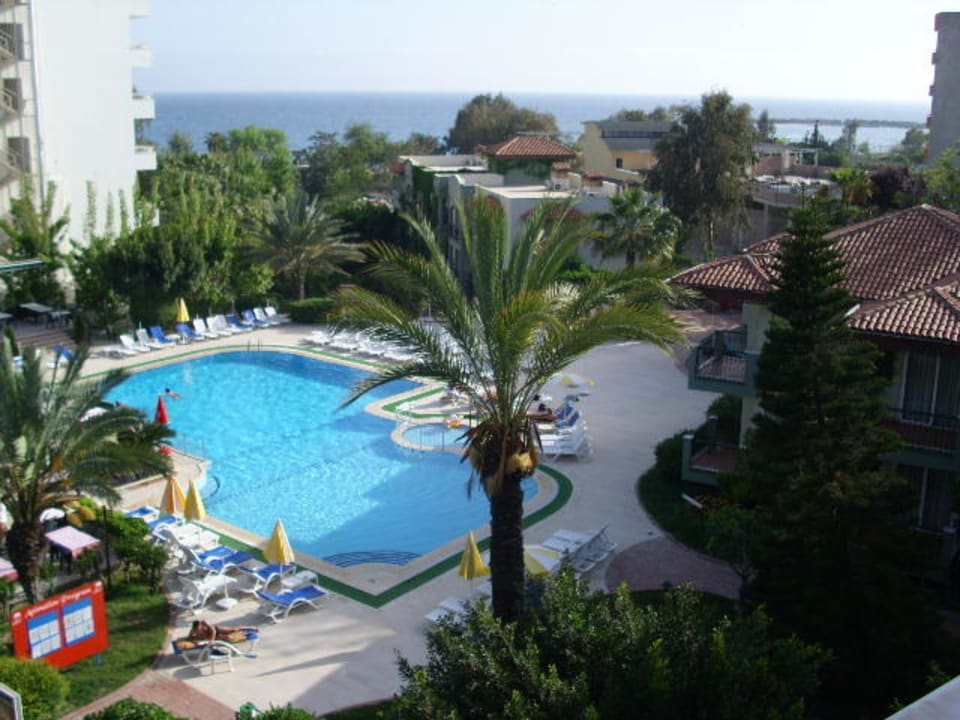 Blick auf den Hauptpool Hotel Gardenia Beach