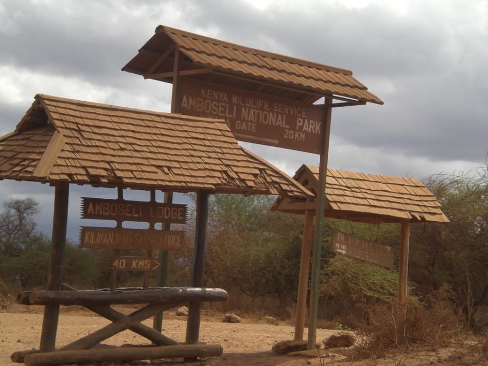 Vor der Lodge Hotel Amboseli Sopa Lodge